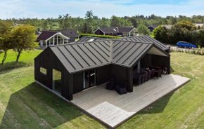 3 Bedroom Beautiful Home In Væggerløse, Bogø By